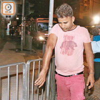 遇劫<br>遭毆劫的印度男事主協助警方調查。