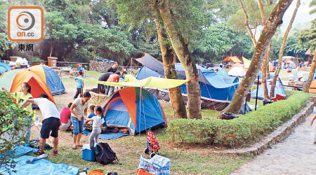 漁護署在二○一六年收到二十宗涉及霸佔郊野公園營地的投訴，比對上一年上升三成三。（資料圖片）