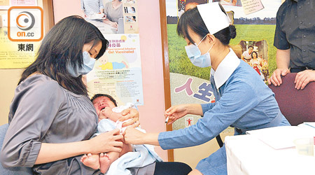 幼嬰在兩個月大、四個月大及六個月大時要分階段接種疫苗，預防百日咳。