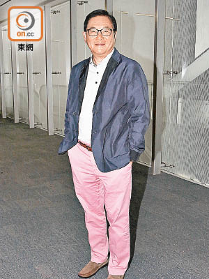 林健鋒尋日着咗條粉紅色褲去開會。（陳嘉順攝）