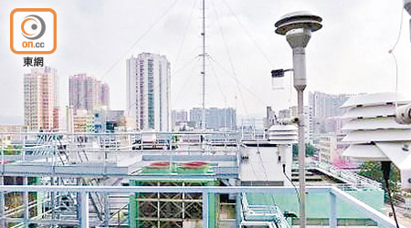 元朗空氣監測站設在民政事務處大廈天台。（環保署圖片）