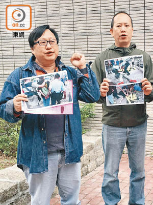 兩名申索人梁國華（左）和關振邦持被鎖手銬照片。