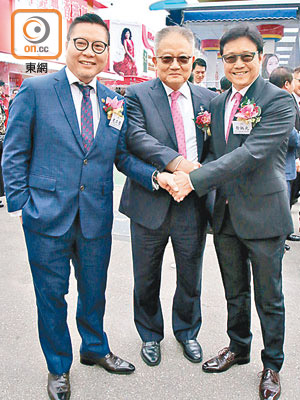 徐炳光（右起）、吳宏斌及史立德笑容滿面出席活動。（葉華英攝）