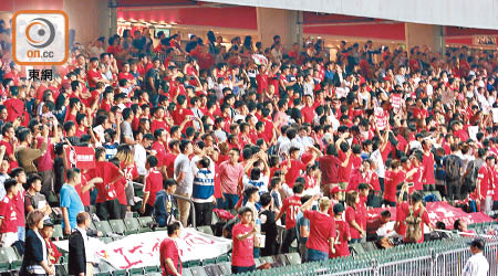 香港足球隊上月主場對黎巴嫩時，再有球迷噓國歌。（資料圖片）