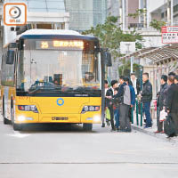 澳門交通事務管理局暫停所有非長期性工作車長駕駛營運巴士。