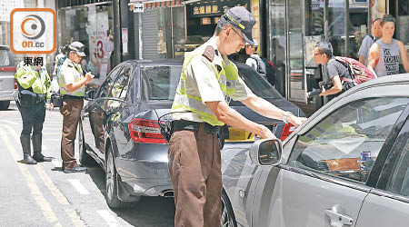 立法會通過五項交通違例定額罰款調高兩成五。（資料圖片）