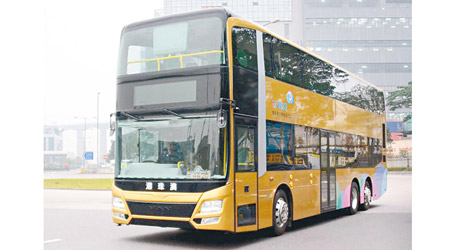有網民拍攝到相信是大橋穿梭巴士的新款雙層「金巴」。（MOC‧Ma On Association Facebook專頁）