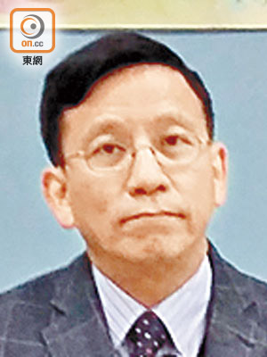 李偉栢講述學校應對流感傳染所採取的措施。（林祐權攝）