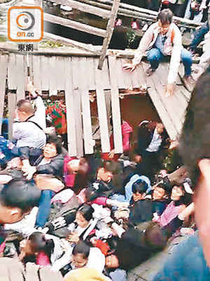 一個香港旅行團去年在江西井岡山旅遊遇上塌橋意外。（資料圖片）