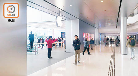 發生事故的國金Apple Store。（戴展邦攝）