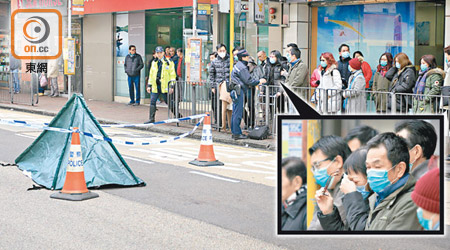老婦伏屍香港仔大道，死者的親友傷心落淚（下圖）。（張開裕攝）