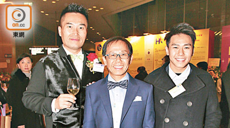 黃偉鴻（左起）、劉比利同兒子劉傲軒齊交流做品牌嘅經驗。