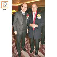 老少聰（左）笑談姓氏嘅趣聞，香港工業總會主席郭振華（右）都聽得津津有味。