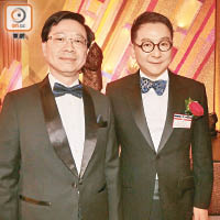 即將「升呢」做主席嘅仁濟副主席馮卓能（右）同保安局局長李家超（左）傾得幾開心。