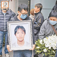 卅七歲死者陳有勝為車禍中最年輕死者。