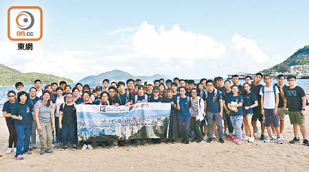 浸會大學國際學院地理及資源管理學生到大嶼山考察。