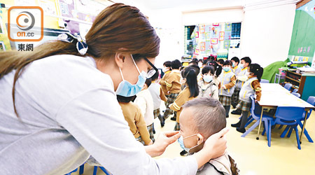 因應流感高峰期，有幼稚園一月初已實施全校學生戴口罩。