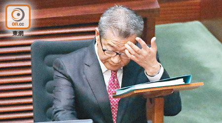 陳茂波昨日終承認預算案不夠周全，但堅拒全民派錢。（資料圖片）