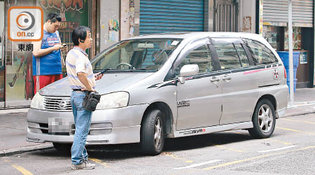 失車被尋回，車主到場了解。（張世洋攝）