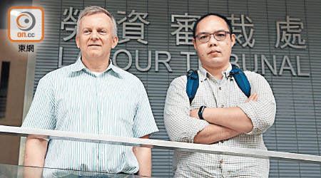 Lengler Werner（左）入稟追討香港快運五十七萬多元。右為王宇來。（吳艷玲攝）