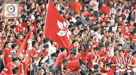 本港過去屢次發生球迷噓國歌事件，但消息指《國歌法》需再討論是否對此作出規範。（資料圖片）