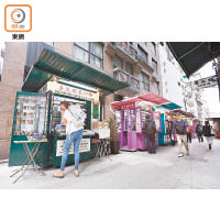 俗稱「圖章街」的上環文華里見證本港刻印印章行業興衰，吸引不少外國遊客到訪。