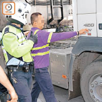 涉事司機被警員拘捕。