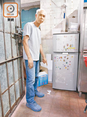 江先生指去年中店內廁所及公共污水渠曾發生倒灌，臭氣沖天。