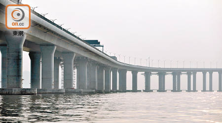 路政署預算投放超過二億元維修大橋香港段。（資料圖片）