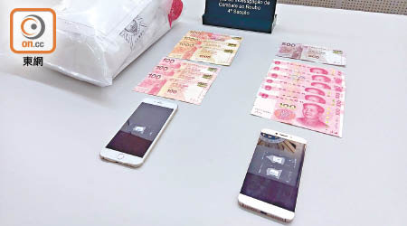 警方檢獲手機及人民幣等證物。