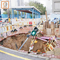 近年本港發生多宗路陷事故，不少是污水管爆裂引致。