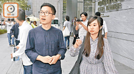 羅冠聰（左）退居常委，女朋友袁嘉蔚（右）退黨。（資料圖片）