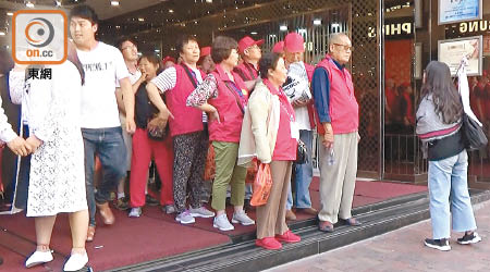 五一內地假期香港共接待約四百個內地旅行團。
