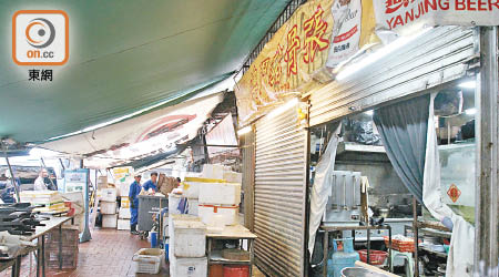 荃灣聯仁街熟食小販市場空置率高，當局擬於明年二月關閉。（資料圖片）