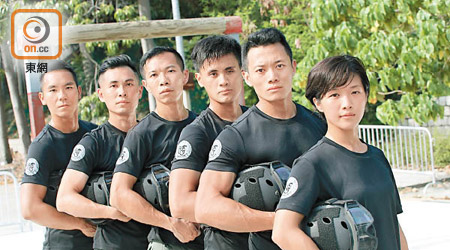 （左起）六名懲教人員盧國雄、譚啟康、陶永成、李浩銘、何啟彥及關曉萍奪取挑戰賽冠軍。