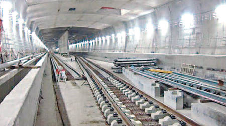 米埔段隧道早前因滲水導致信號系統不穩，一度要暫停試運。（互聯網圖片）
