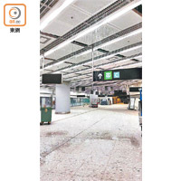 廣深港高鐵香港段日前被本報揭發西九龍總站漏水變「水簾洞」。（讀者提供）