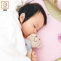 家長要注意幼童睡姿和習慣，例如有否張開口睡覺。