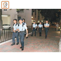 昨晚大批PTU警員在現場一帶搜證。