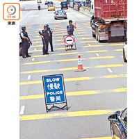 警方採取「捷進行動」，在主要交通幹道設路障檢查。（互聯網圖片）