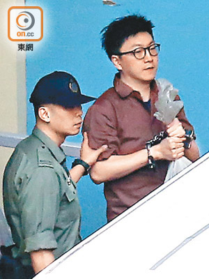 梁天琦（右）正在獄中服刑。