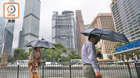 專家指香港經濟面對的更大風險，在於美國會否改變將香港與中國分別處理的政策。