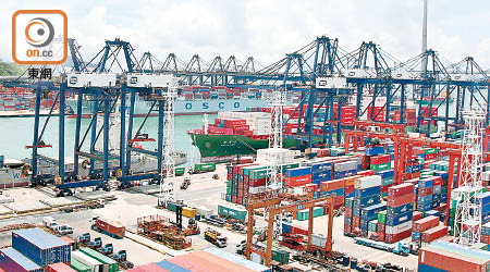 有港商表示，香港貨櫃業今年將步入黑暗期。