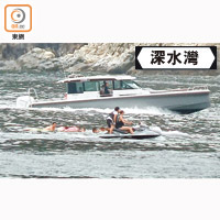 深水灣有水上電單車與快艇「包抄」一群泳客，險象環生。