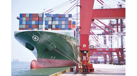 中美貿易順差持續擴大，或令中美關係再度緊張。（美聯社圖片）