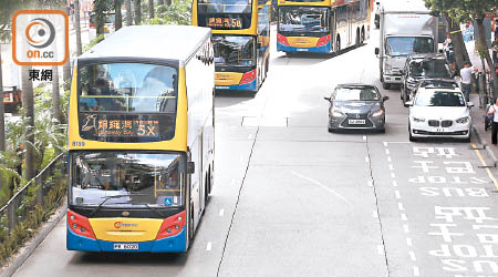 立法會交通事務委員會通過動議，要求城巴及新巴降低加價幅度。（高嘉業攝）