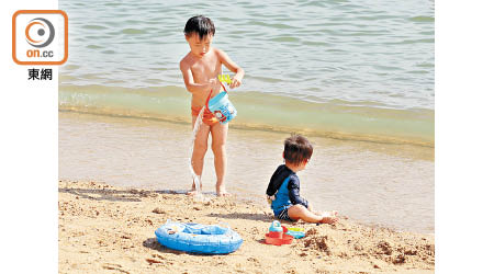 展望八月初仍然天晴酷熱，適合市民到海灘消暑。