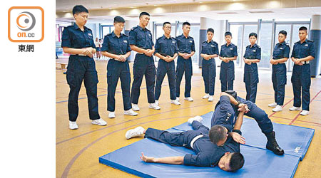 學員需在入境事務學院接受戰術訓練。