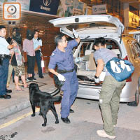 緝毒犬搜查涉案私家車。