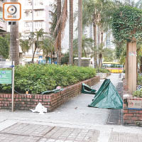 男子遺體由帳篷遮蓋。（趙瑞麟攝）